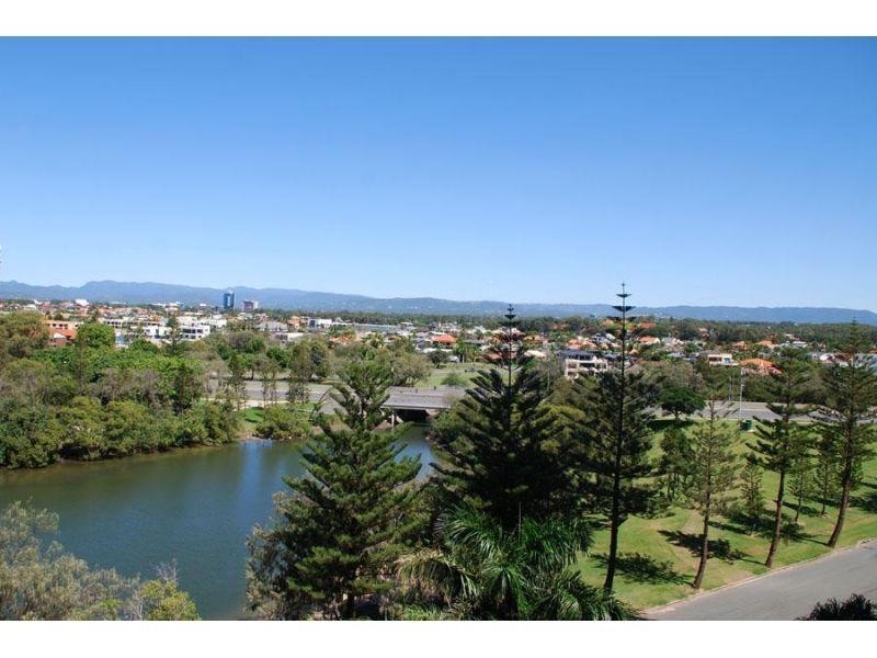 24 Breaker Street, Main Beach QLD 4217