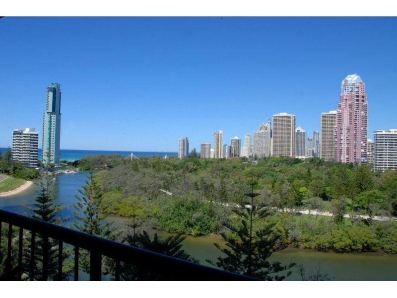 24 Breaker Street, Main Beach QLD 4217