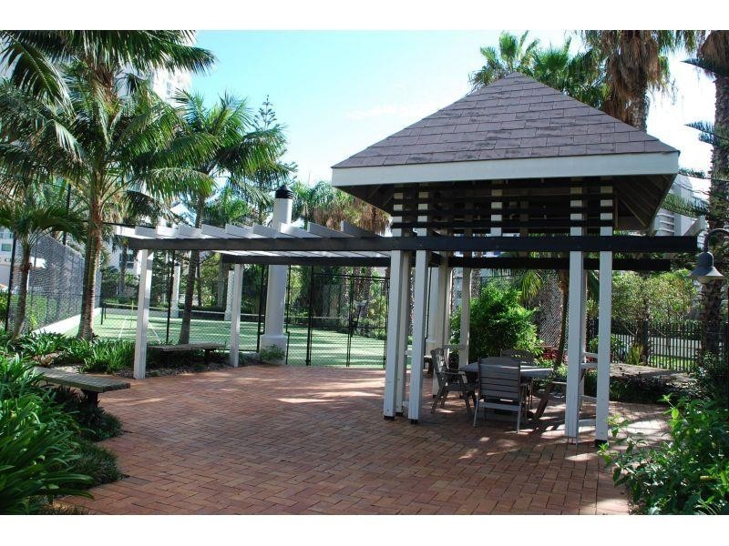 24 Breaker Street, Main Beach QLD 4217