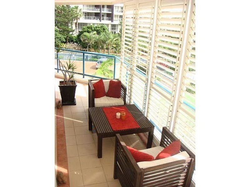 22 Montgomery Avenue, Main Beach QLD 4217