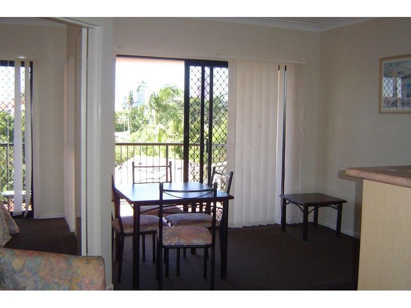 7-13 Barranbali Street, Chevron Island QLD 4217