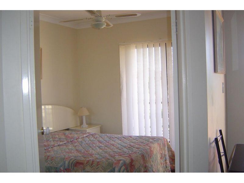 7-13 Barranbali Street, Chevron Island QLD 4217