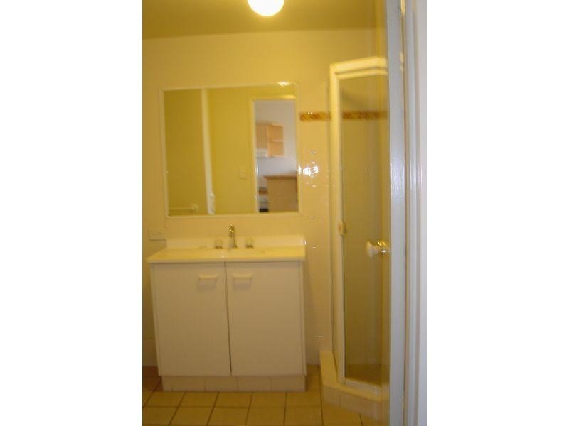 7-13 Barranbali Street, Chevron Island QLD 4217