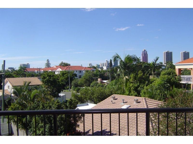 7-13 Barranbali Street, Chevron Island QLD 4217