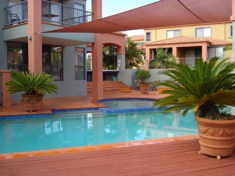 20 Fairway Drive, Clear Island Waters QLD 4226