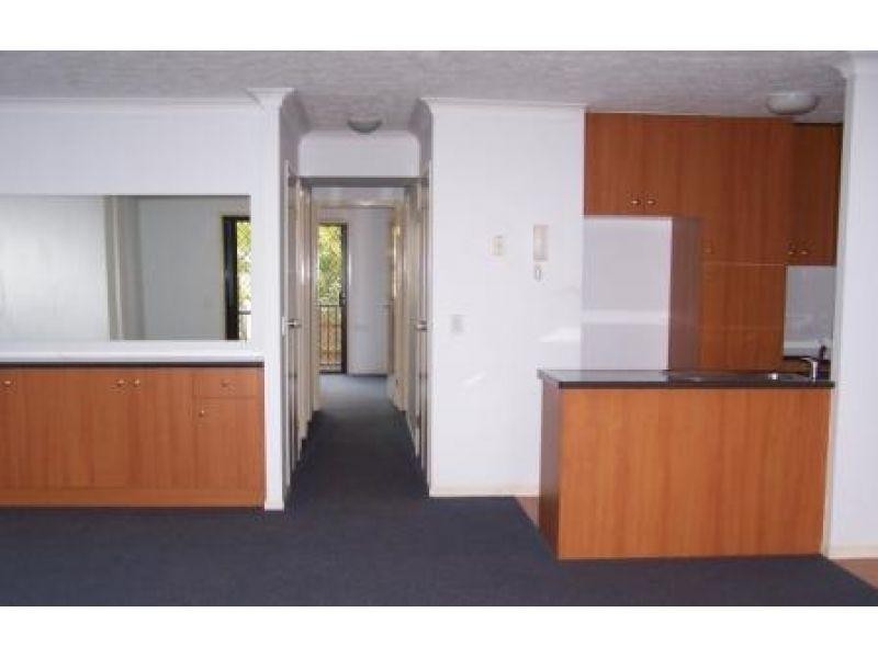 16-24 Purli Street, Chevron Island QLD 4217