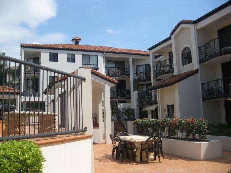 11-15 Owens Lane, Southport QLD 4215