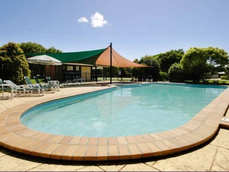 23 Tristan Court, Benowa QLD 4217