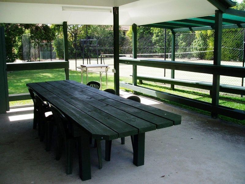 23 Tristan Court, Benowa QLD 4217