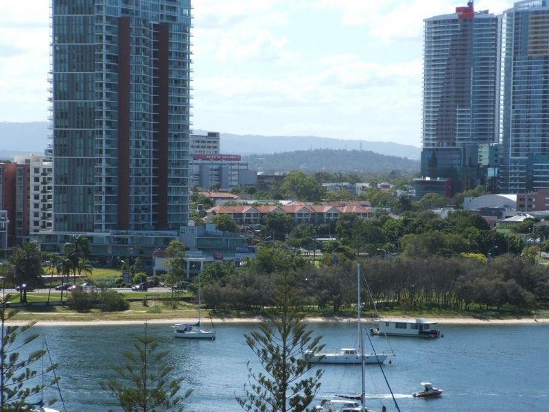 32/22 Montgomery Avenue, Main Beach QLD 4217