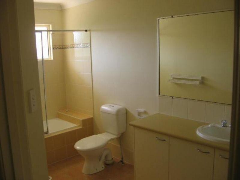 5/8 Honeysuckle Way, Calamvale QLD 4116