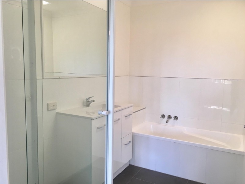 4/6-20 Ben Lomond Drive, Highland Park QLD 4211