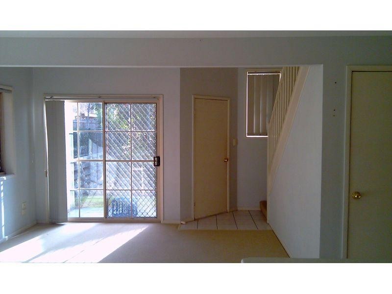 1A Alison Road, Carrara QLD 4211