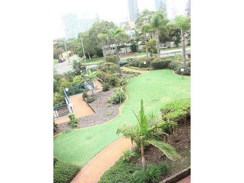 06/22 Montgomery Avenue, Main Beach QLD 4217