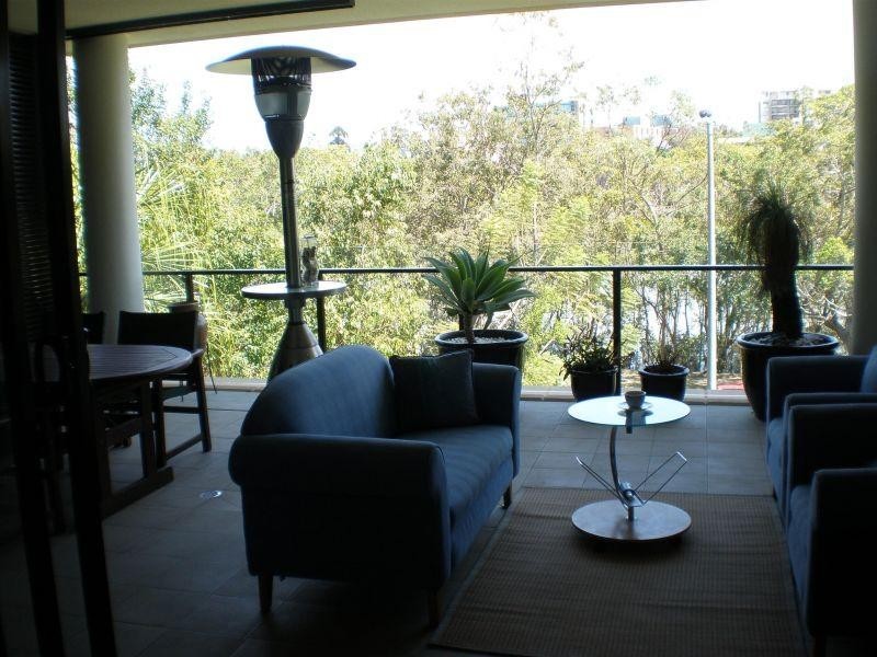 APARTMENT/110/10 Pidgeon Close, West End QLD 4101