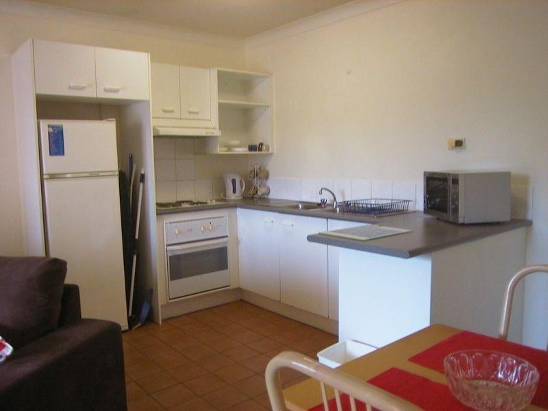Unit/14/3-5 Barranbali Street, Chevron Island QLD 4217