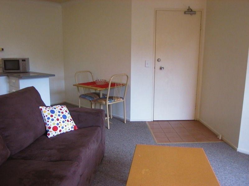Unit/14/3-5 Barranbali Street, Chevron Island QLD 4217
