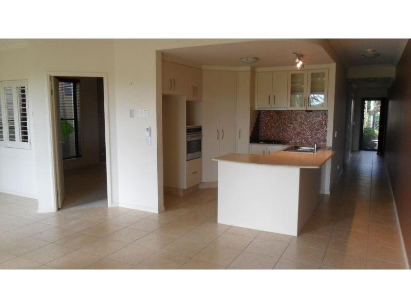 1 The Vistas Drive, Carrara QLD 4211