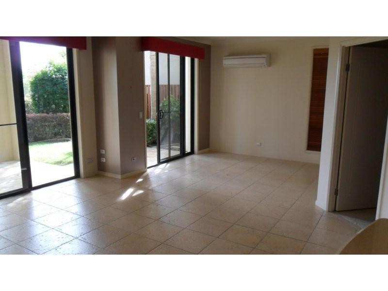 1 The Vistas Drive, Carrara QLD 4211