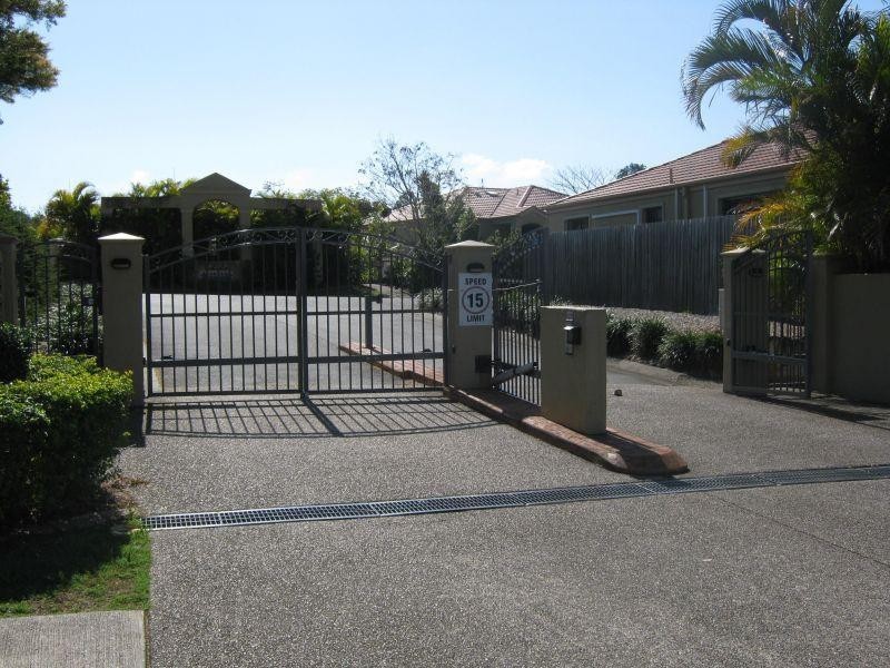 9/1 Santa Isobel Boulevard, Pacific Pines QLD 4211