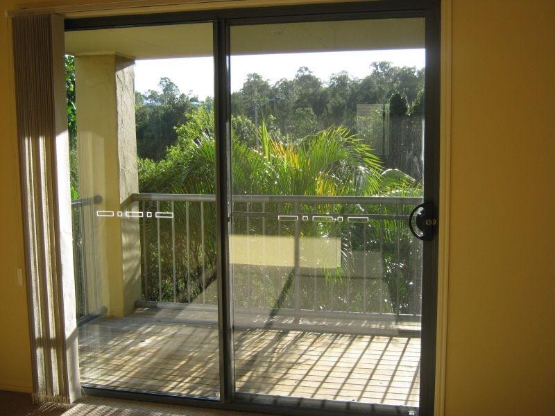 9/1 Santa Isobel Boulevard, Pacific Pines QLD 4211