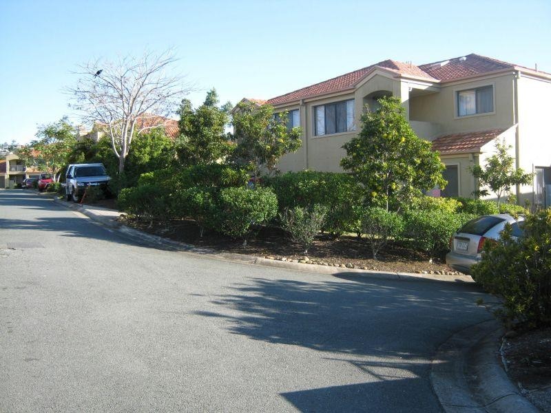 9/1 Santa Isobel Boulevard, Pacific Pines QLD 4211