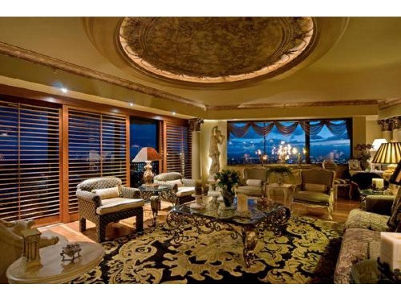 24 Breaker Street, Main Beach QLD 4217