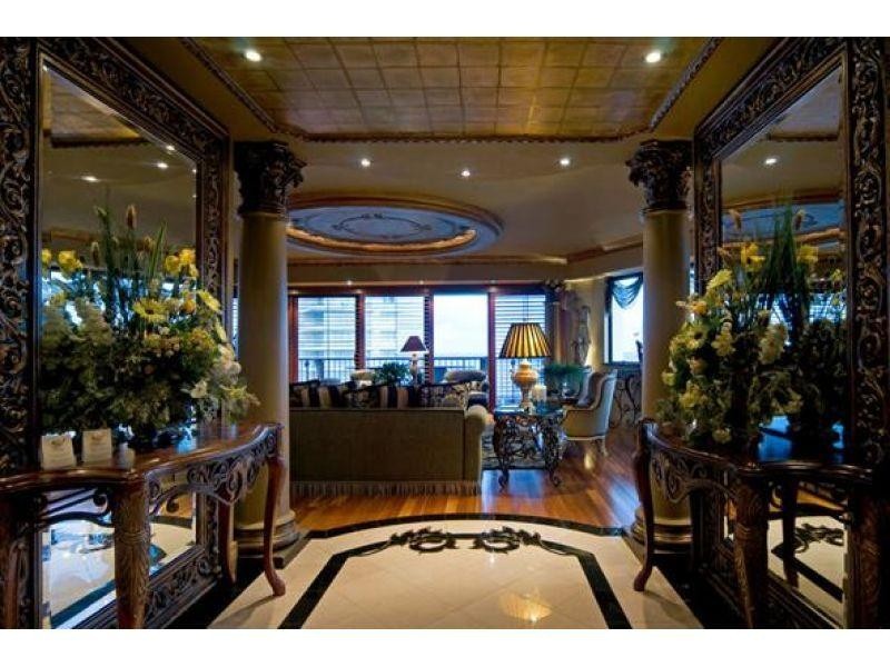 24 Breaker Street, Main Beach QLD 4217