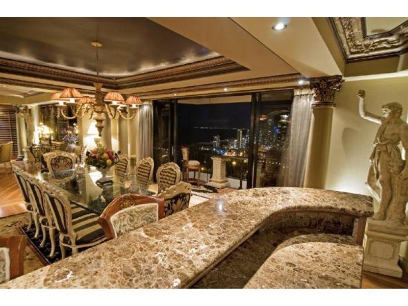 24 Breaker Street, Main Beach QLD 4217