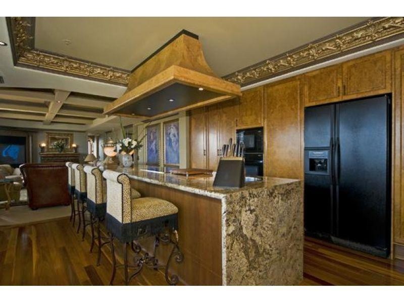 24 Breaker Street, Main Beach QLD 4217