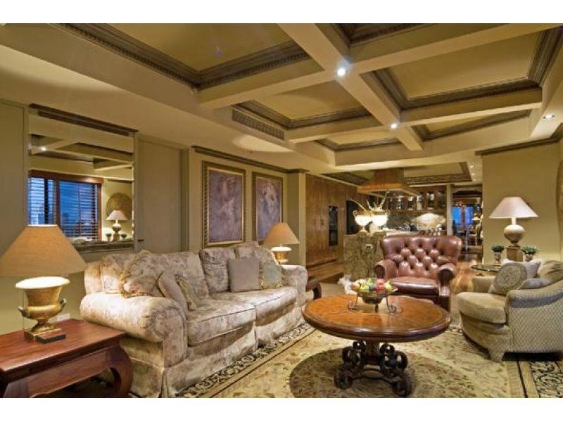 24 Breaker Street, Main Beach QLD 4217