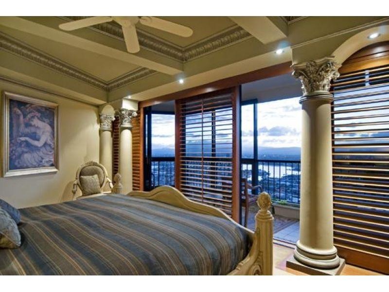 24 Breaker Street, Main Beach QLD 4217