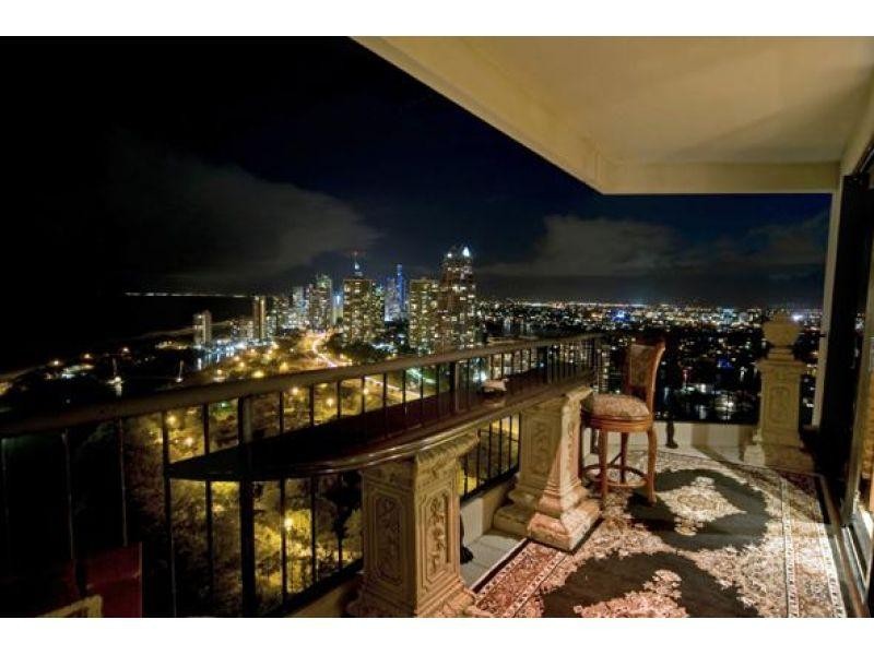 24 Breaker Street, Main Beach QLD 4217