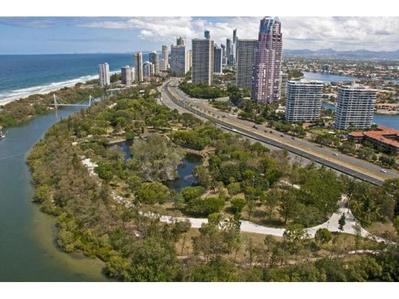 24 Breaker Street, Main Beach QLD 4217