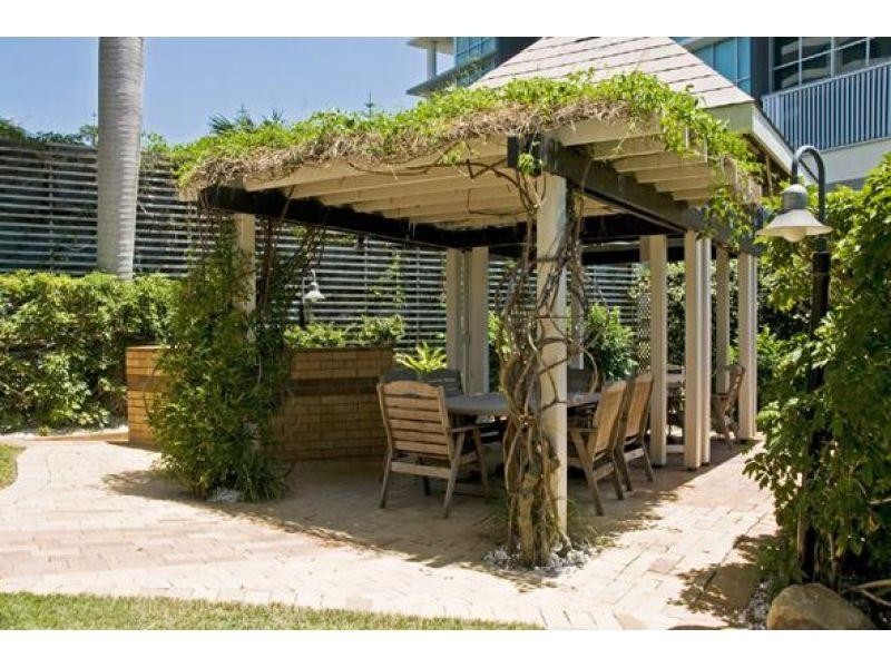 24 Breaker Street, Main Beach QLD 4217