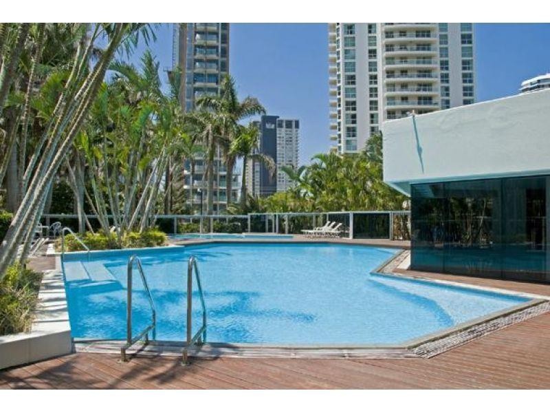 24 Breaker Street, Main Beach QLD 4217
