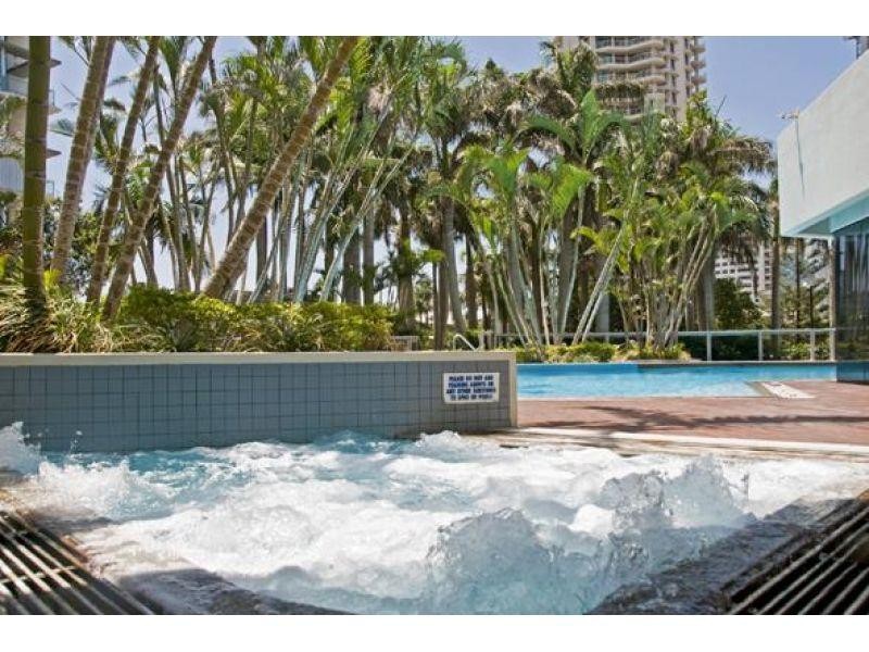 24 Breaker Street, Main Beach QLD 4217