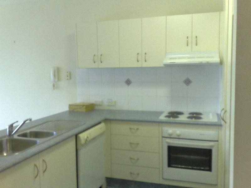 Apartment/3/30-36 Burra Street, Chevron Island QLD 4217