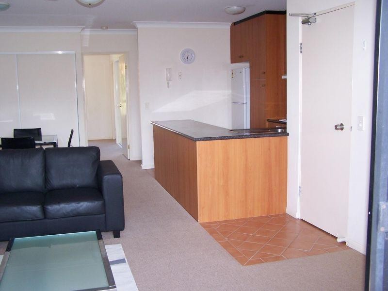 16-24 Purli Street, Chevron Island QLD 4217