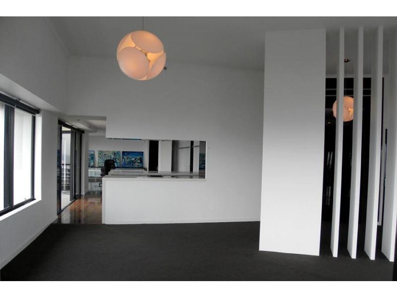 24 Breaker Street, Main Beach QLD 4217