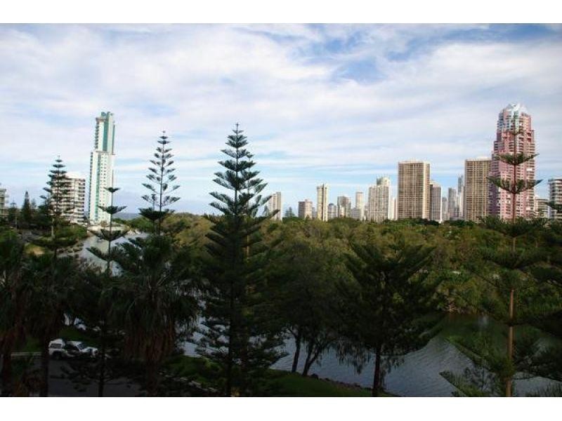 24 Breaker Street, Main Beach QLD 4217