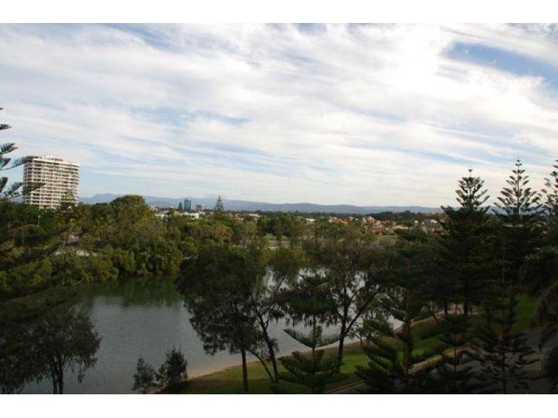 24 Breaker Street, Main Beach QLD 4217