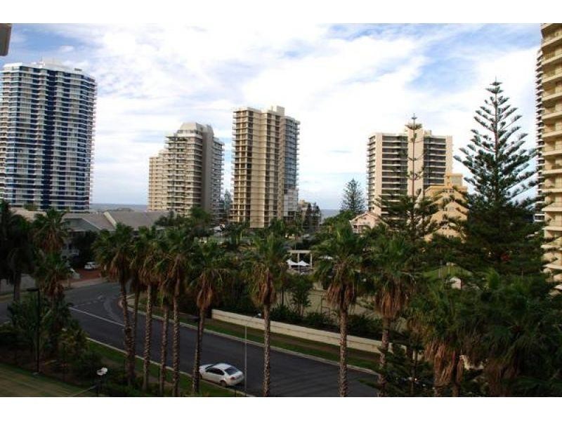 24 Breaker Street, Main Beach QLD 4217