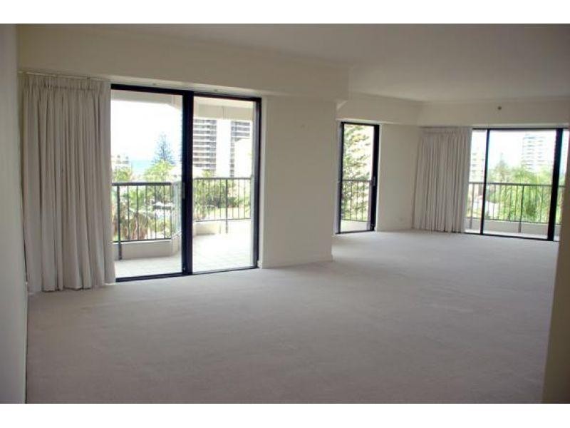 24 Breaker Street, Main Beach QLD 4217