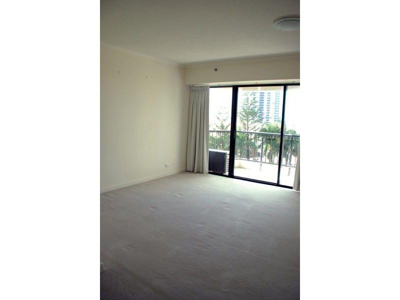 24 Breaker Street, Main Beach QLD 4217