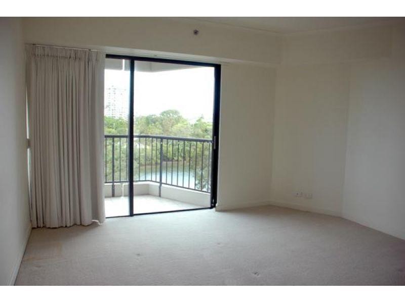 24 Breaker Street, Main Beach QLD 4217