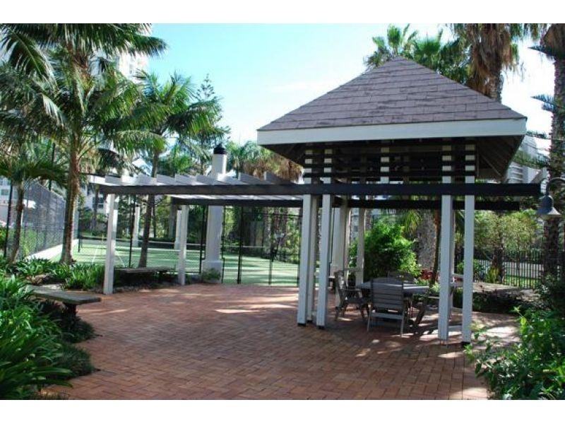 24 Breaker Street, Main Beach QLD 4217