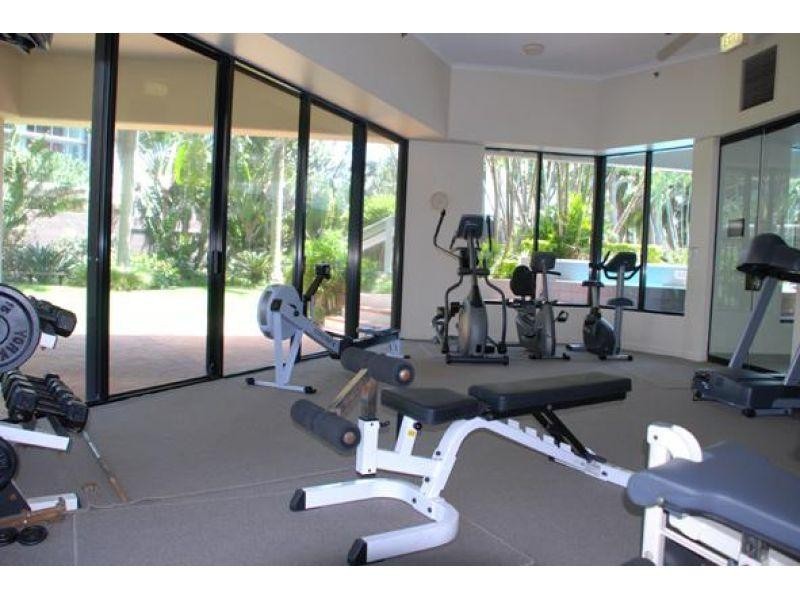 24 Breaker Street, Main Beach QLD 4217