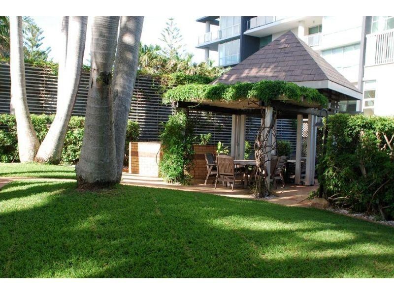 24 Breaker Street, Main Beach QLD 4217