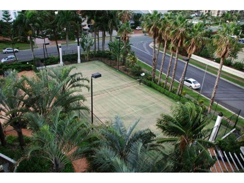 24 Breaker Street, Main Beach QLD 4217